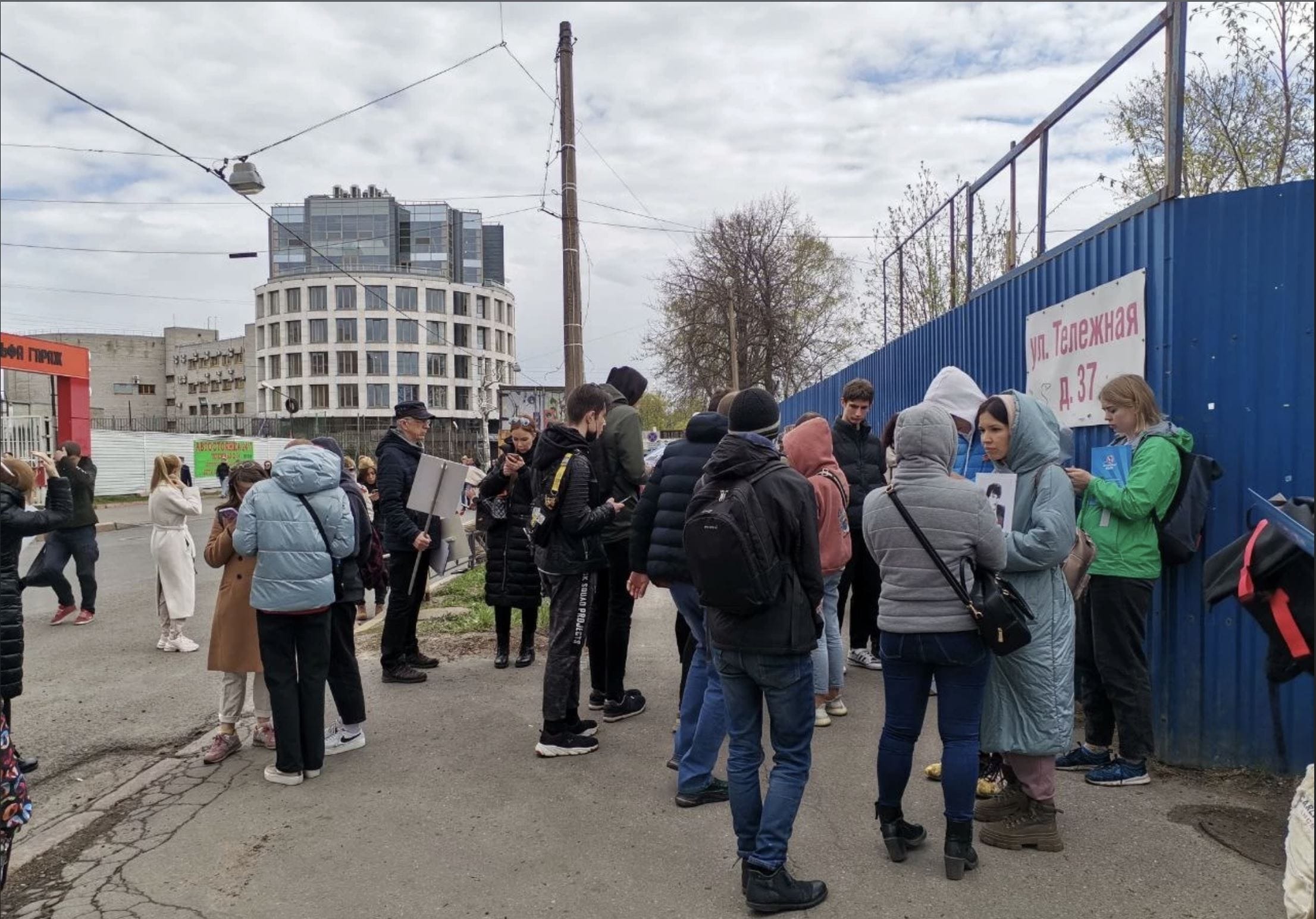 «Фонтанка»: на «Бессмертный полк» в Петербурге набирали массовку за 300 рублей в час