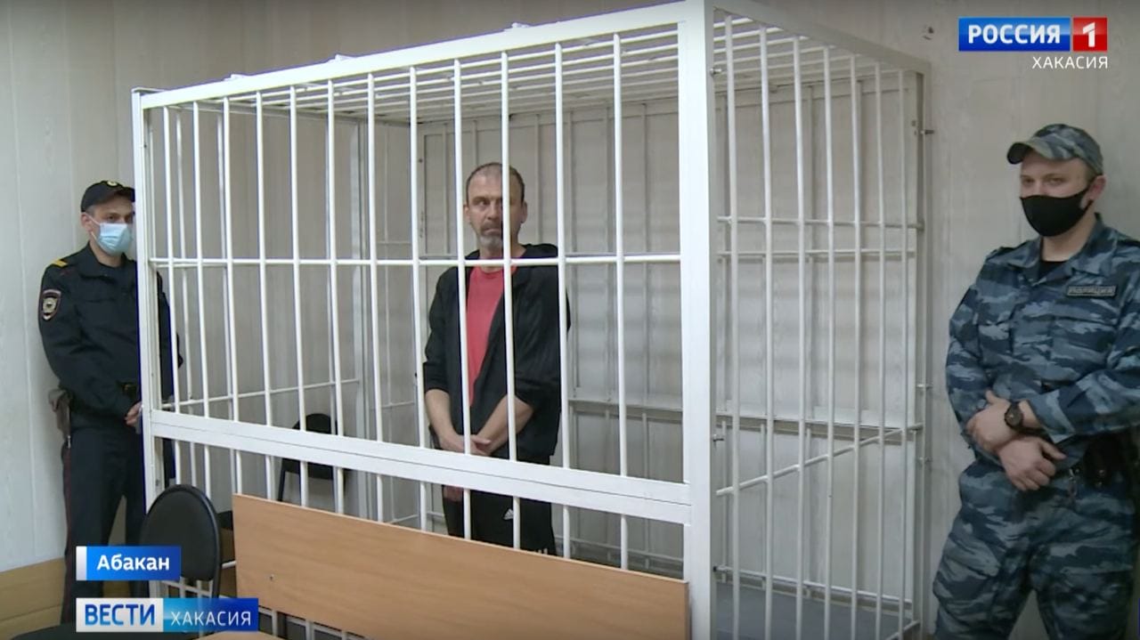 Журналиста Михаила Афанасьева, которого обвиняют в распространении «фейков» про войну, оставили под стражей. Ему грозит до 10 лет колонии
