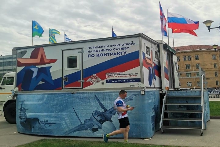 На новосибирском полумарафоне работали мобильные военкоматы для набора на службу по контракту