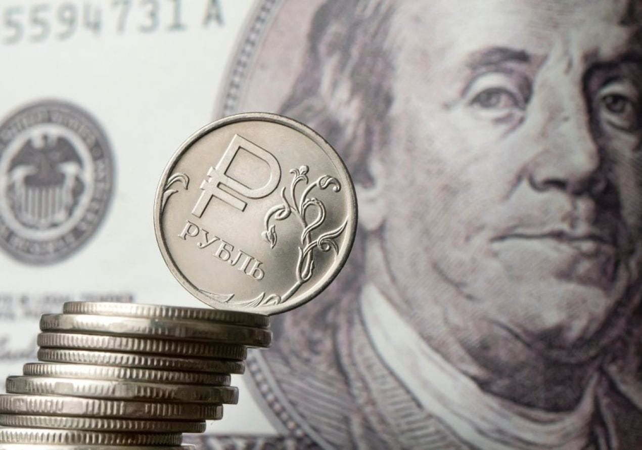 «Снижая ставку, ЦБ стремится повысить интерес к доллару, так как настолько дорогой рубль не был в планах» — экономист Евгений Надоршин