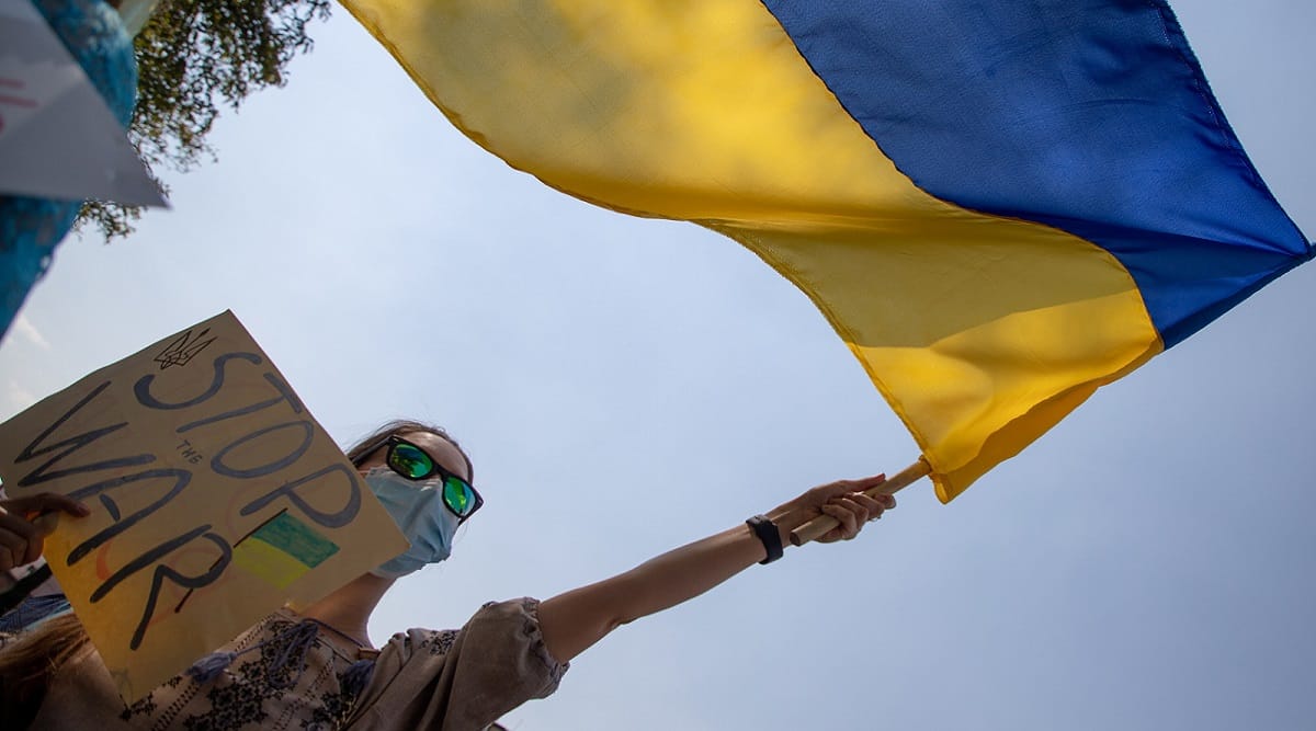 На трех радиостанциях Петербурга больше двух часов звучали украинские и антивоенные песни