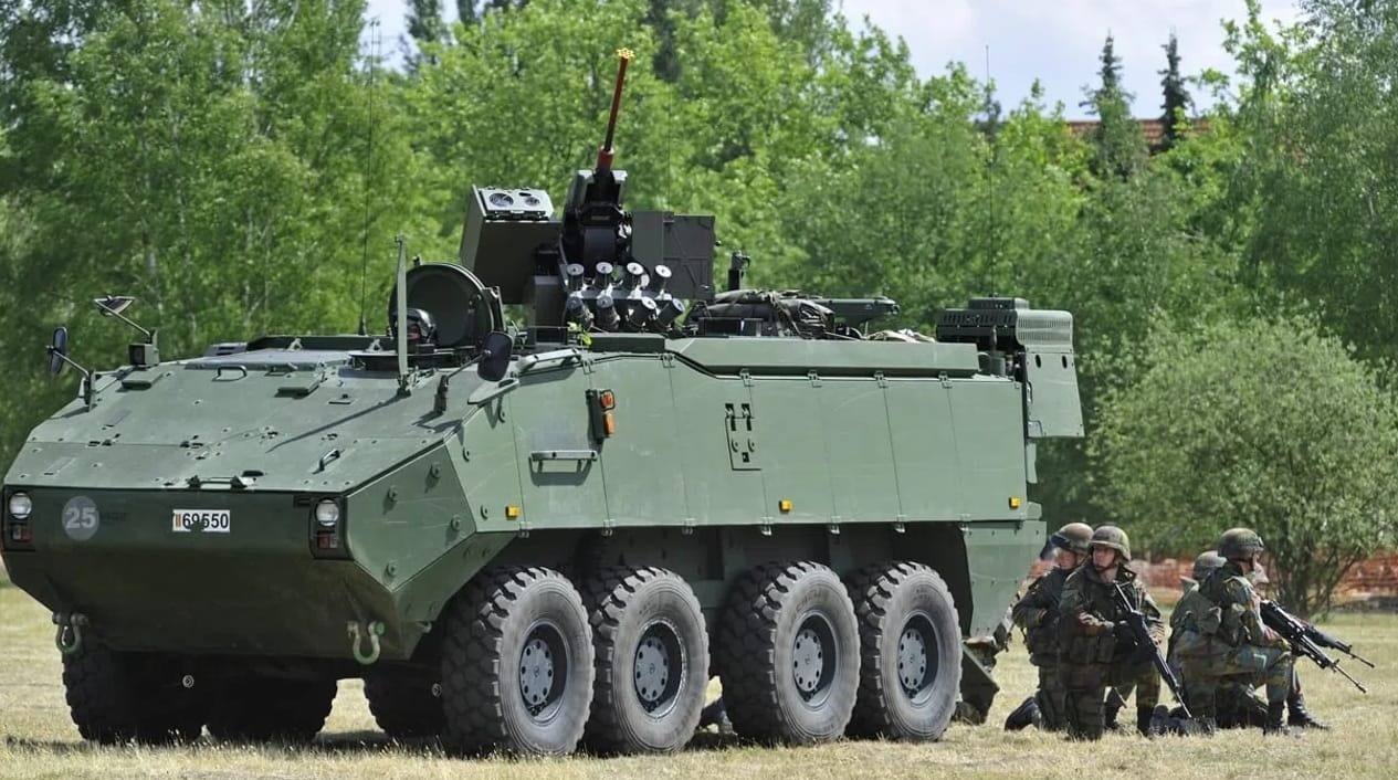 СМИ: Швейцария не разрешила Дании отправить в Украину бронемашины Piranha III