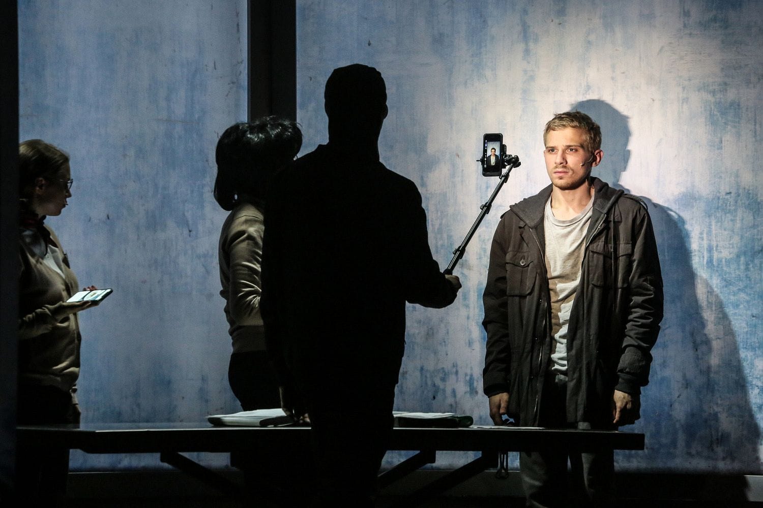 Театр Ермоловой снял с репертуара спектакль «Текст» по роману Дмитрия Глуховского. Накануне писателя объявили в розыск по делу о «фейках»