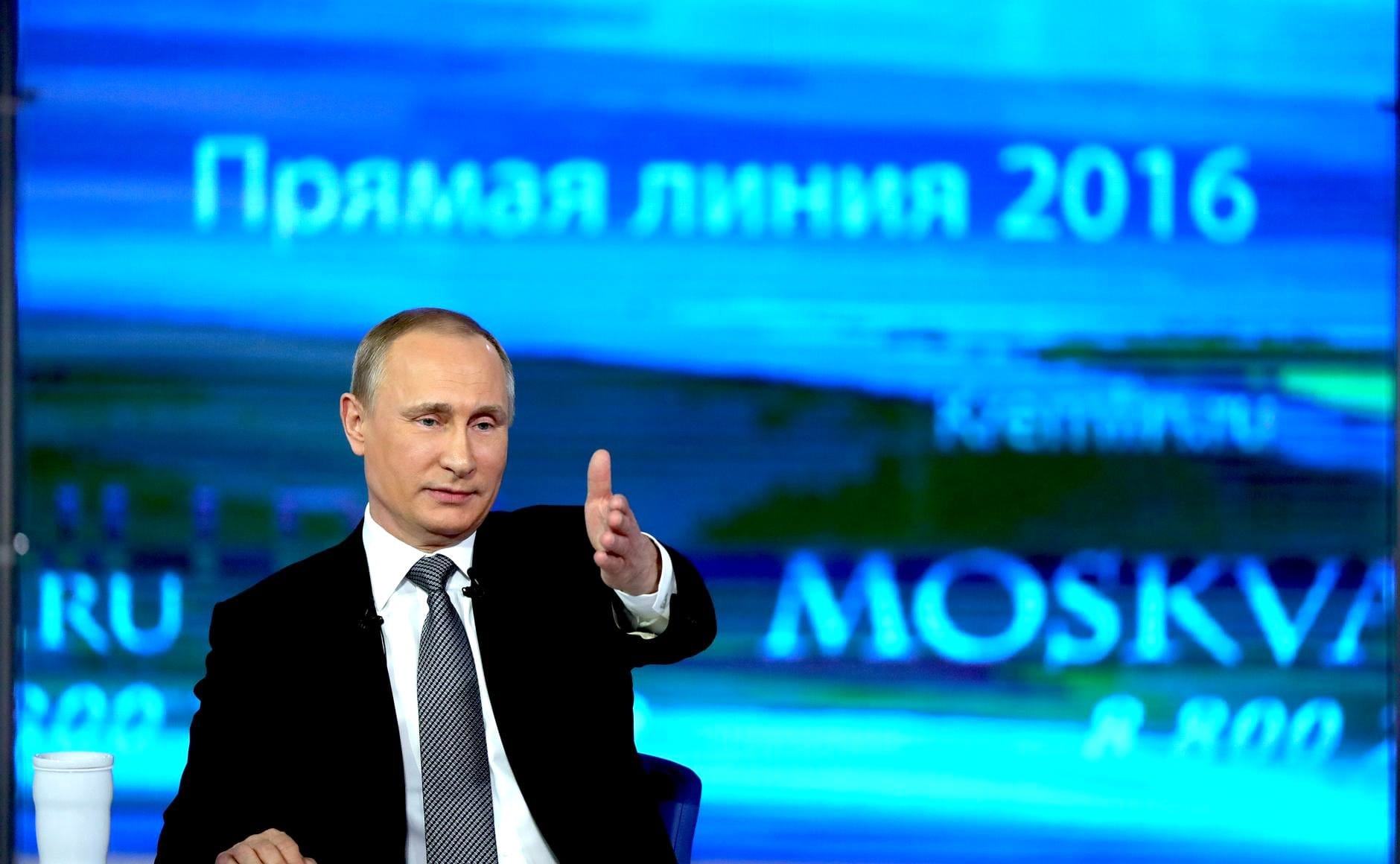 Прямая линия с Владимиром Путиным не состоится в этом июне, новая дата неизвестна. За 21 год мероприятие не проводилось только один раз