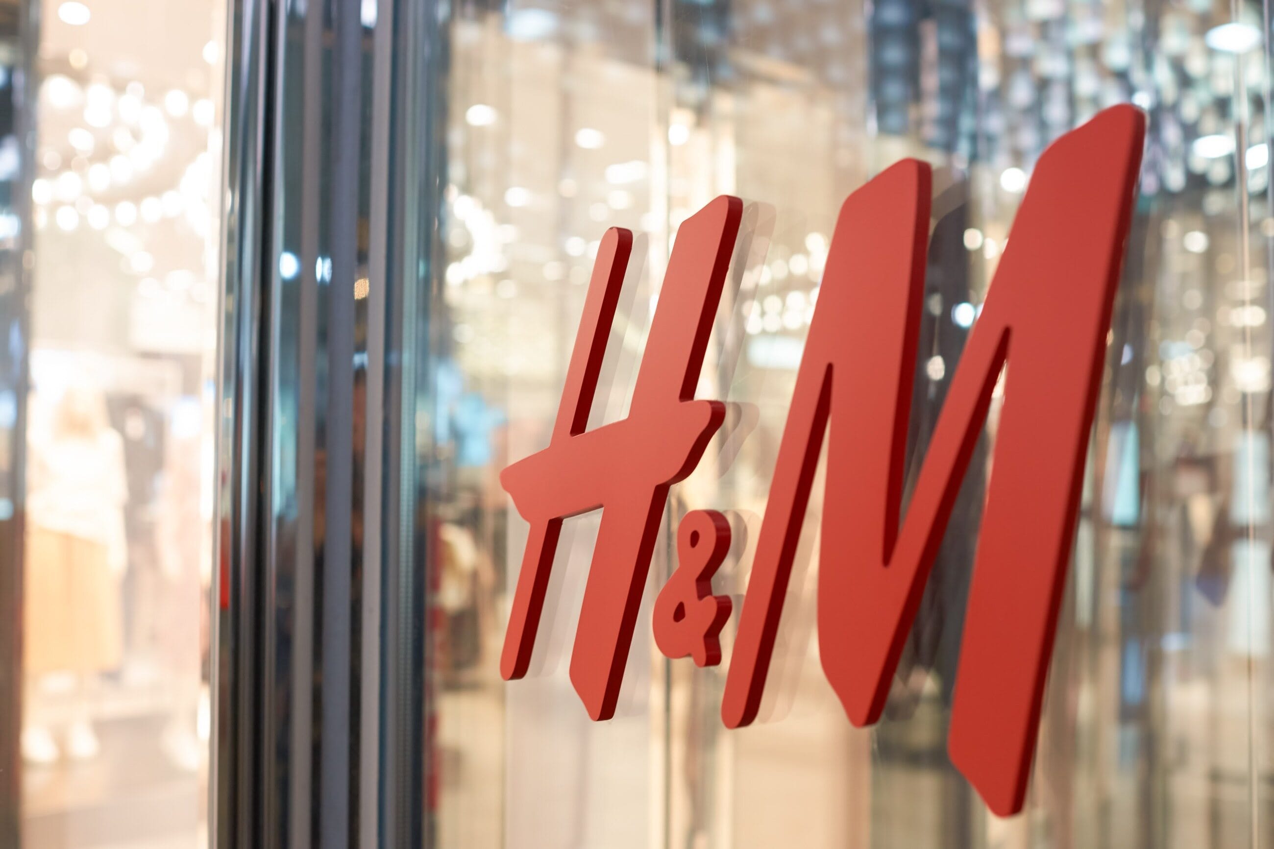 Сеть магазинов H&M уходит из России