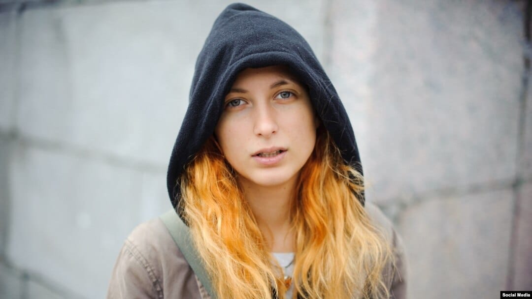 Саше Скочиленко, арестованной за антивоенную акцию, необходимо срочное обследование сердца. В СИЗО просьбы игнорируют