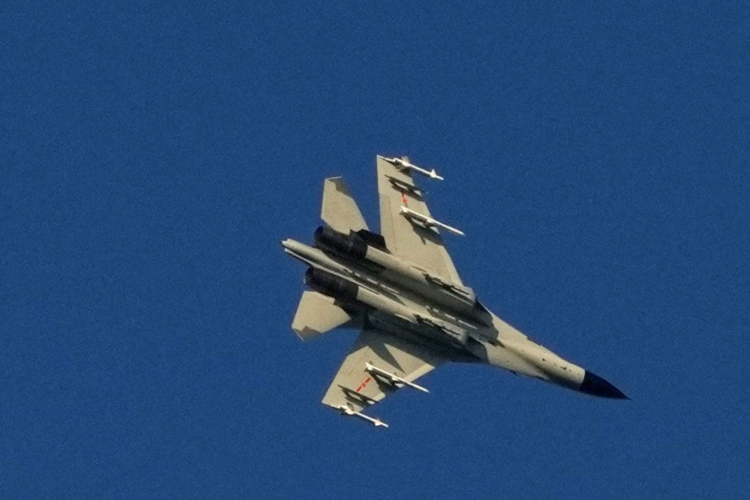 Власти Тайваня заявили, что китайские военные репетируют атаку на остров