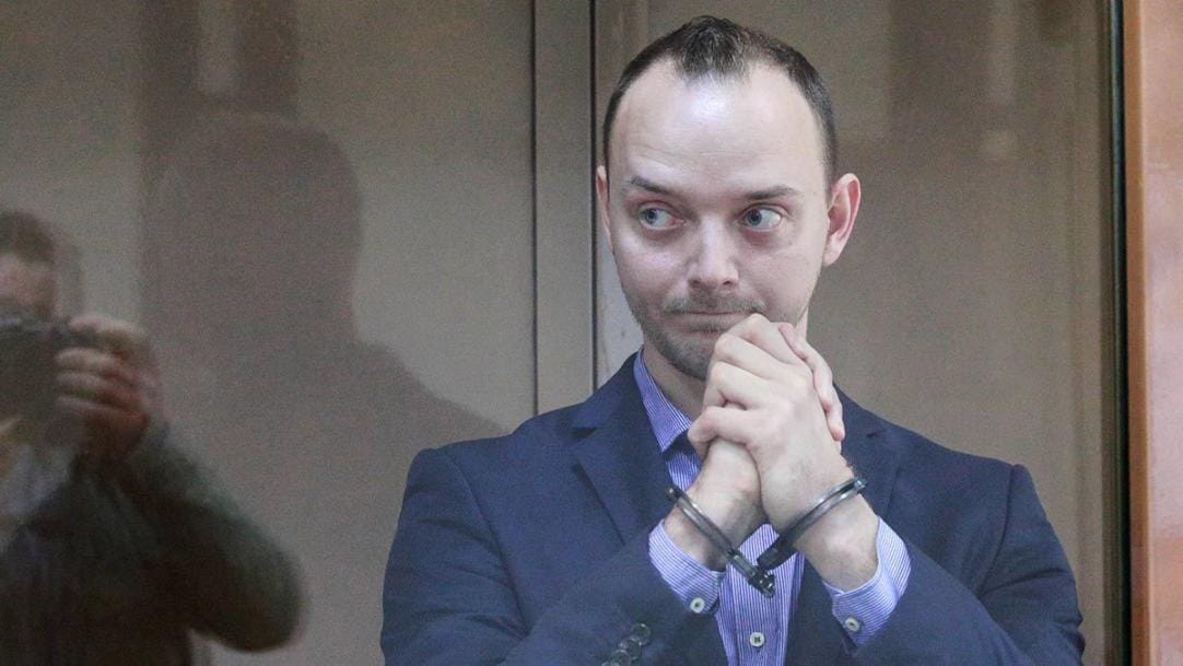 Журналиста Ивана Сафронова приговорили к 22 годам строгого режима по делу о госизмене