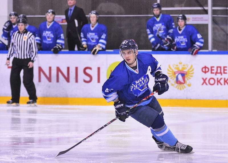 Хоккеисту Сулейманову дали пять лет условно по делу о покупке военного билета