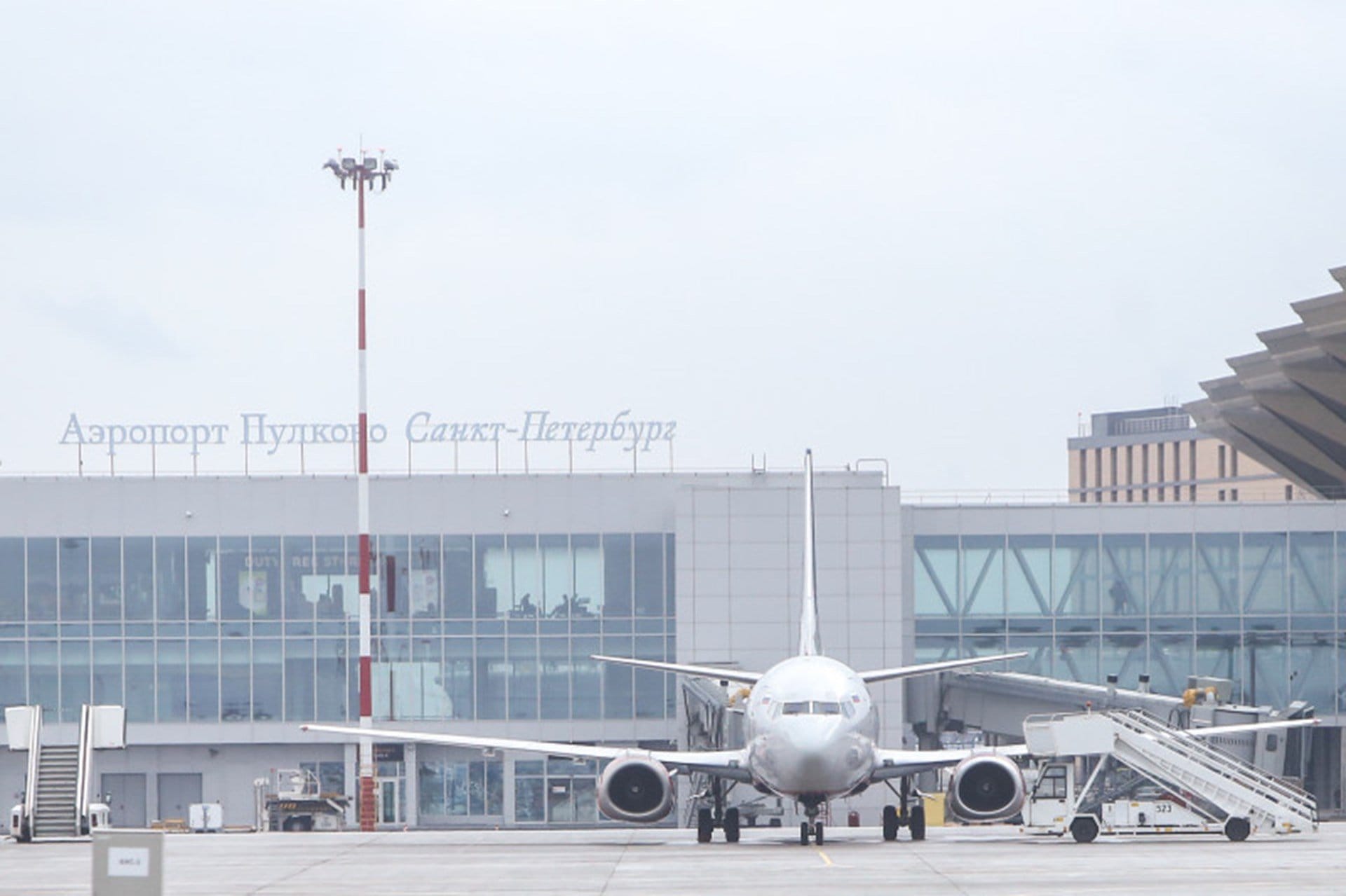 Военнообязанных мужчин начали снимать с рейсов после прохождения паспортного контроля — «Верстка»