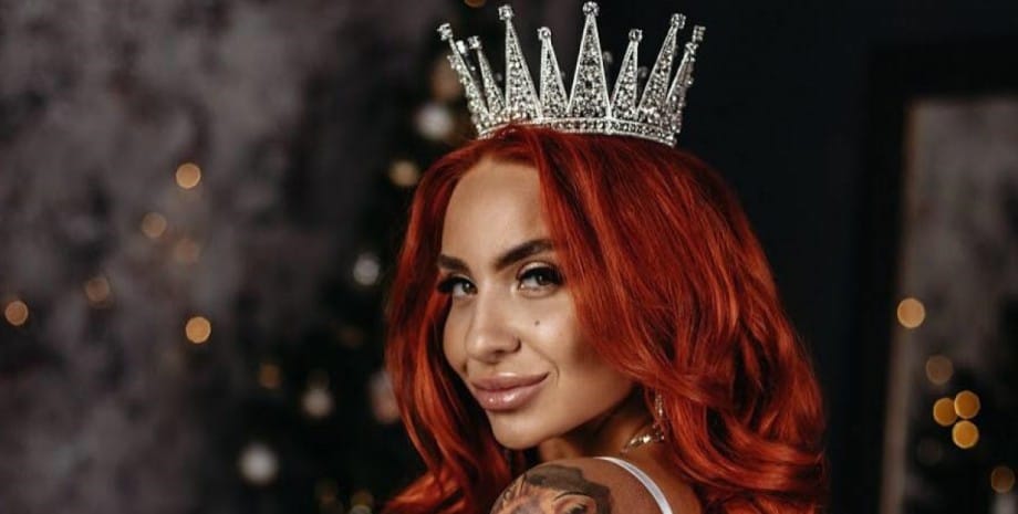 «Миссис Крым — 2022» оштрафовали за исполнение песни «Червона калина». Ее подругу арестовали на 10 суток 