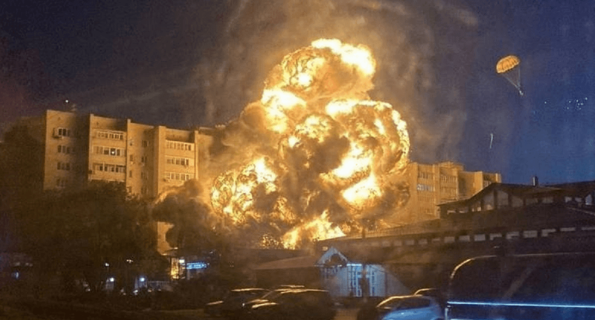 ТАСС: Су-34 в Ейске упал из-за попадания двух чаек в двигатели