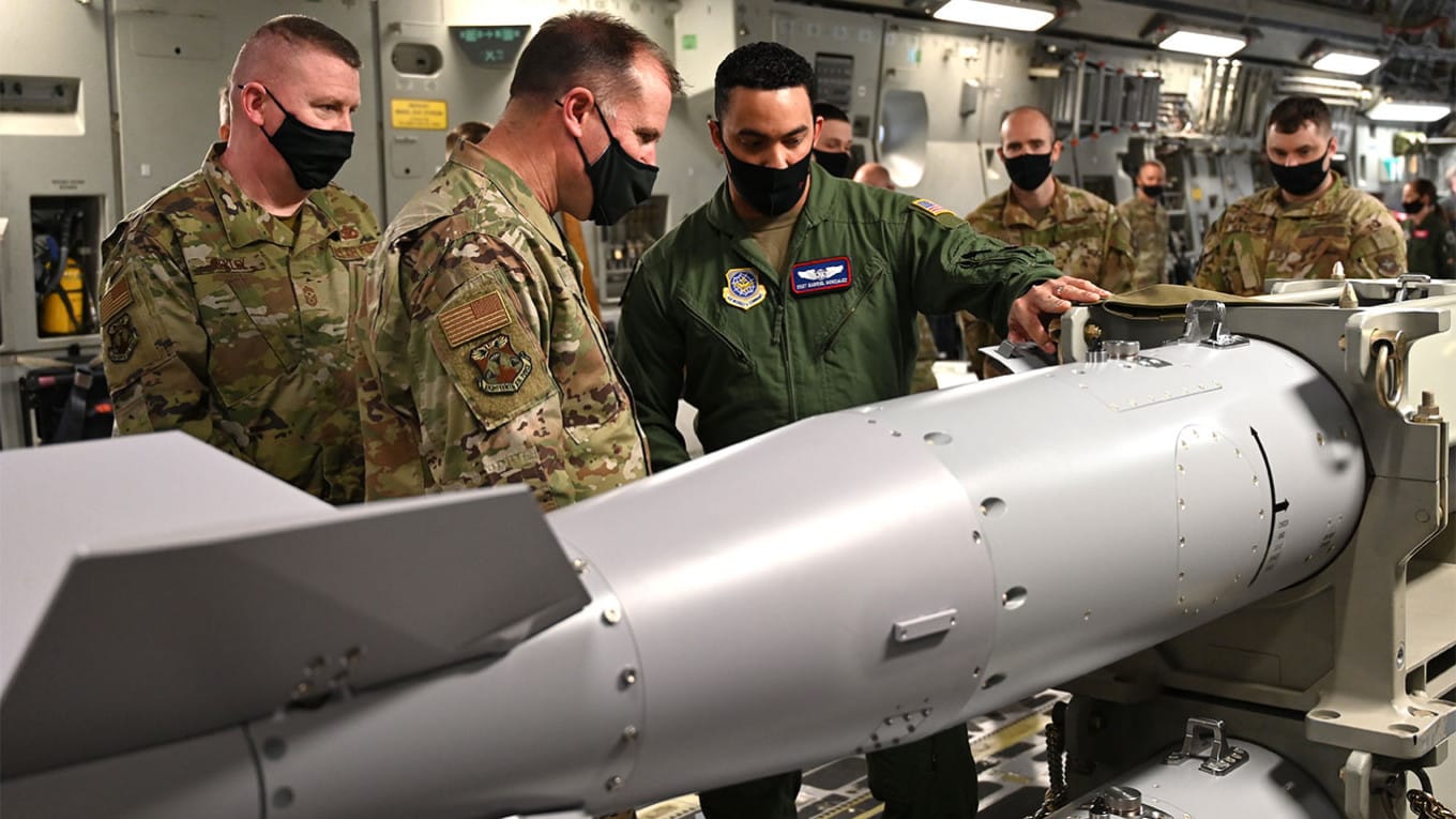 Politico: США ускорили переброску в Европу новых ядерных бомб B61-12. Они будут на базах уже в декабре 