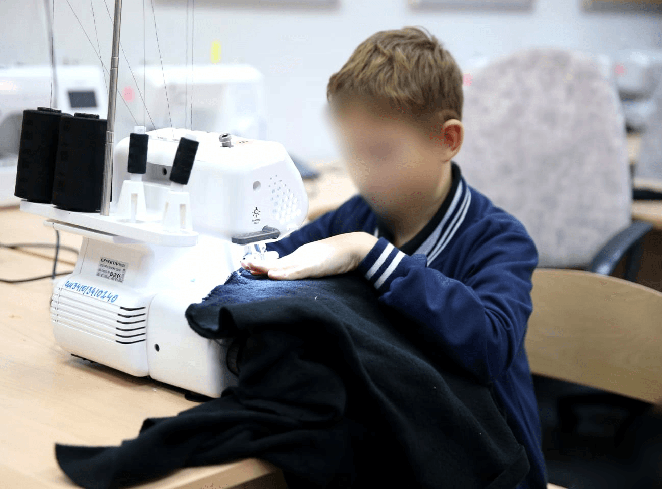 В Лабытнанги школьники после уроков шьют одежду для российских военных в Украине