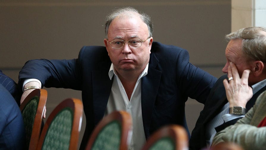 К телеведущему Андрею Караулову пришли с обыском по заявлению главы «Ростеха» Чемезова о клевете