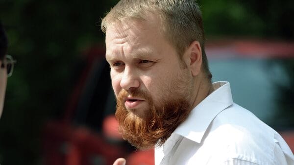 Силовики пришли с обыском к националисту Дмитрию Демушкину