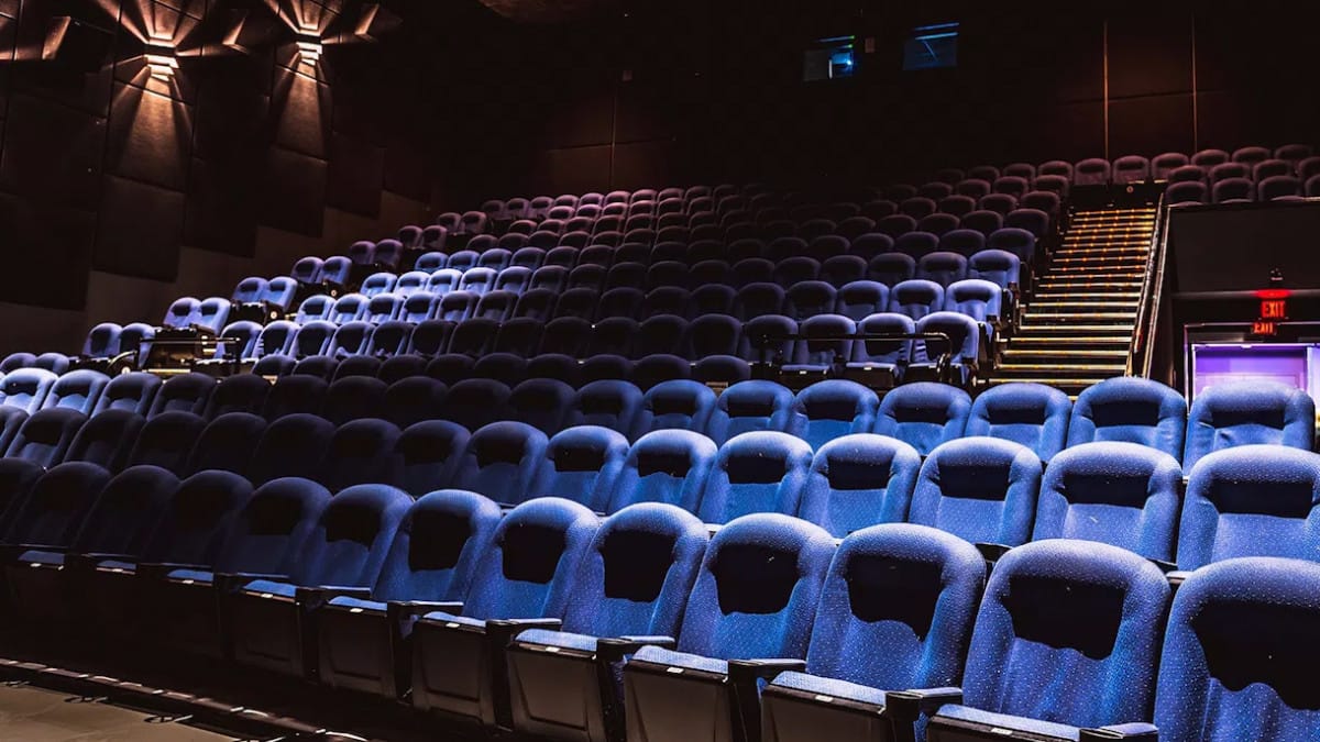 Silver smokescreen. Russian film industry workers on censorship and wartime propaganda