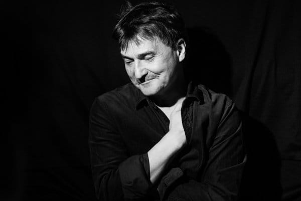 Главный режиссер театра Вахтангова Юрий Бутусов уволился. Ранее из театра ушел худрук, выступавший против войны