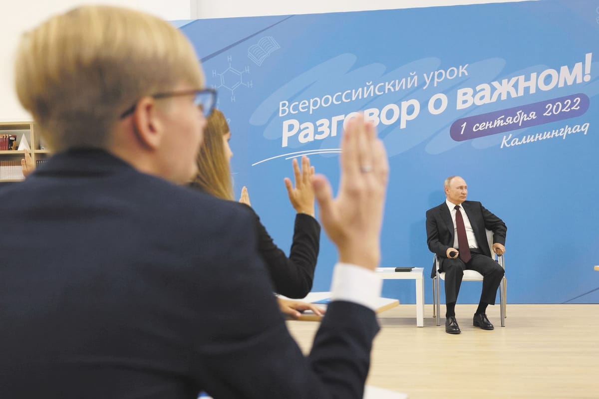 Путин отменил все встречи, где могли спросить про войну. Вместо этого он рассказывал свою версию событий детям, матерям и стюардессам