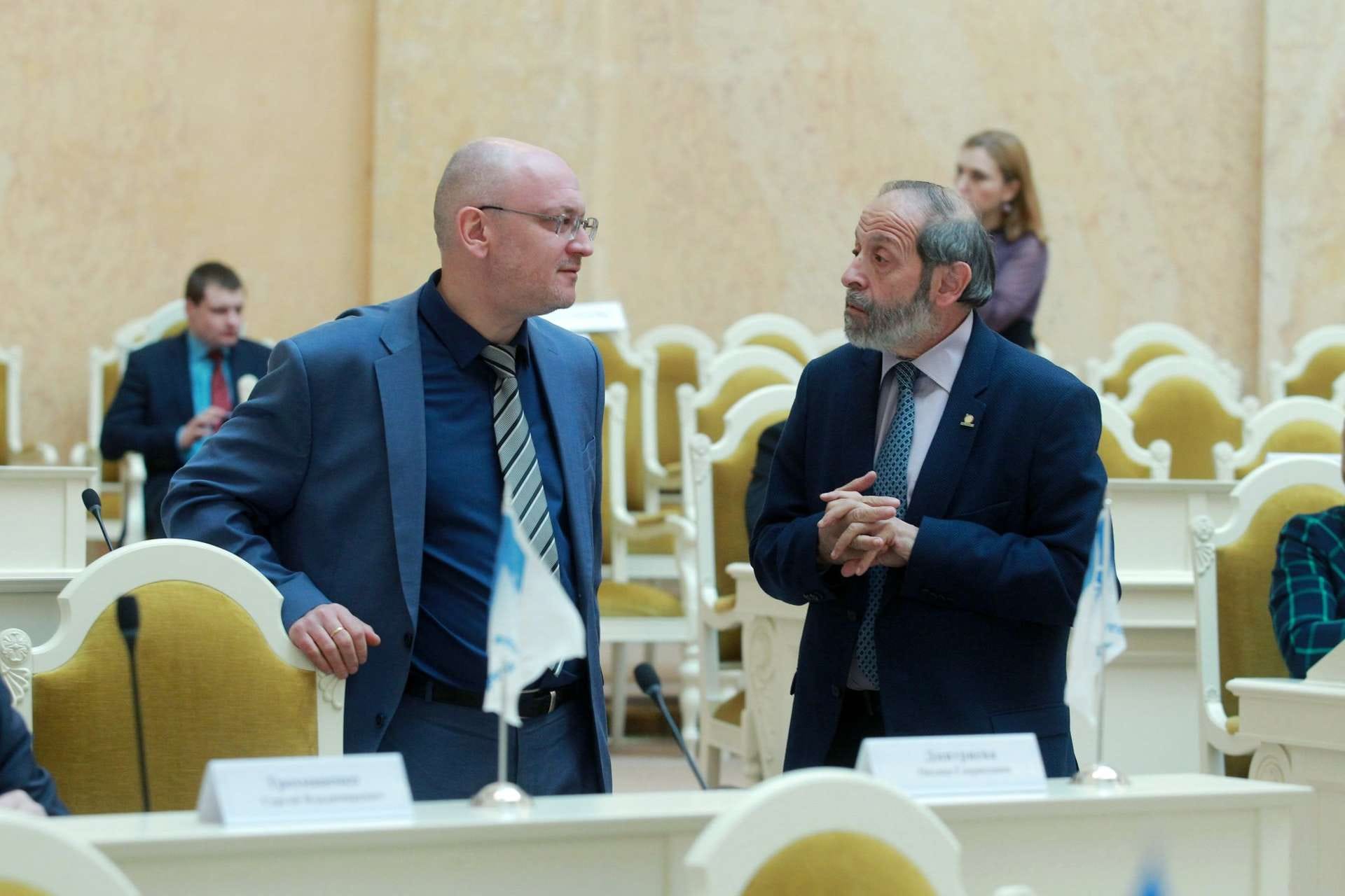 «Клал я прибор на фашистов и их суды». Депутата Бориса Вишневского и политика Максима Резника обвиняют по статье о «дискредитации армии»