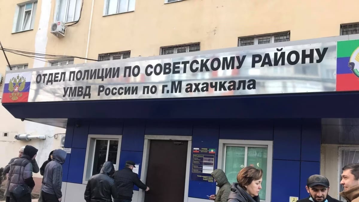 В Дагестане задержали трех силовиков по делу о смерти мужчины в отделе полиции Махачкалы