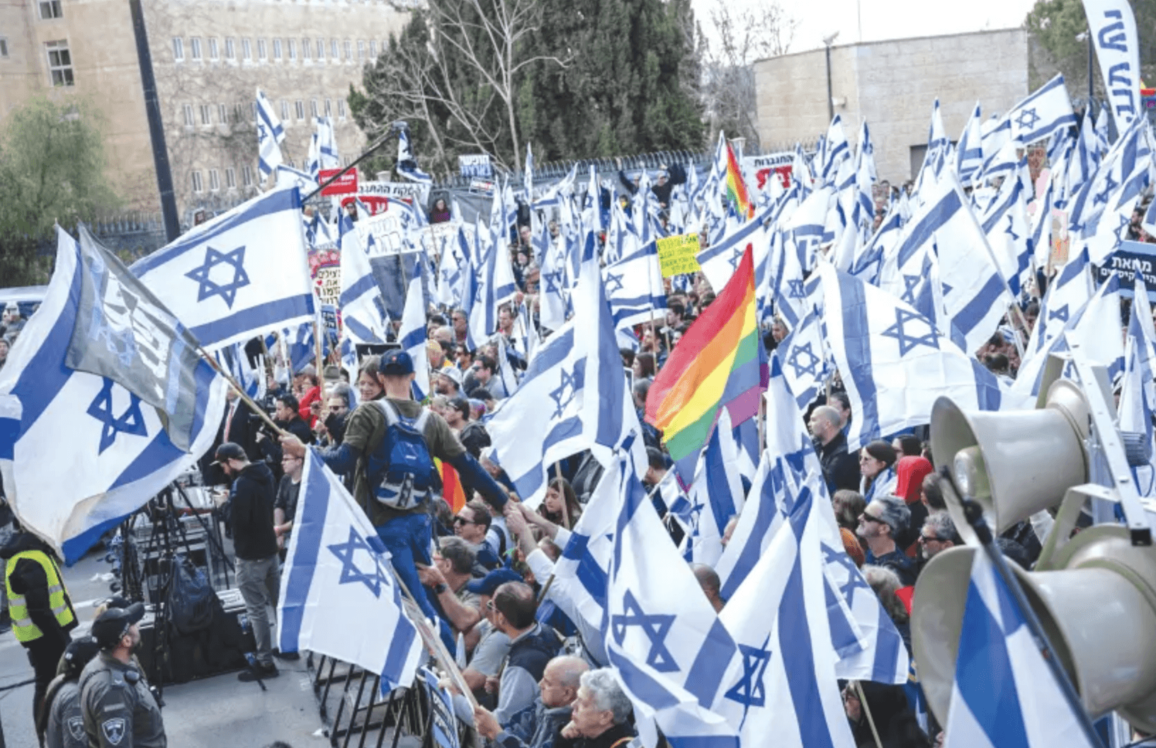 Израильский Кнессет готовится принять законы о подчинении судов правительству. Жители страны вышли на протесты