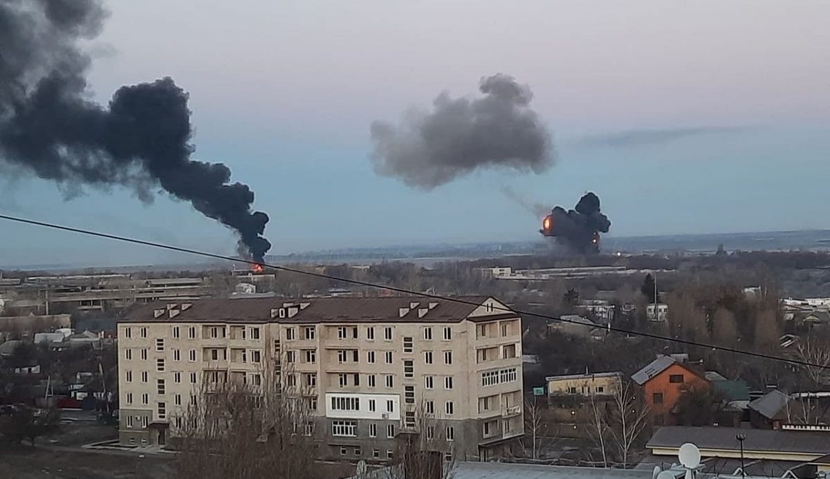 Россия обстреляла несколько украинских городов. Запорожская АЭС полностью обесточена