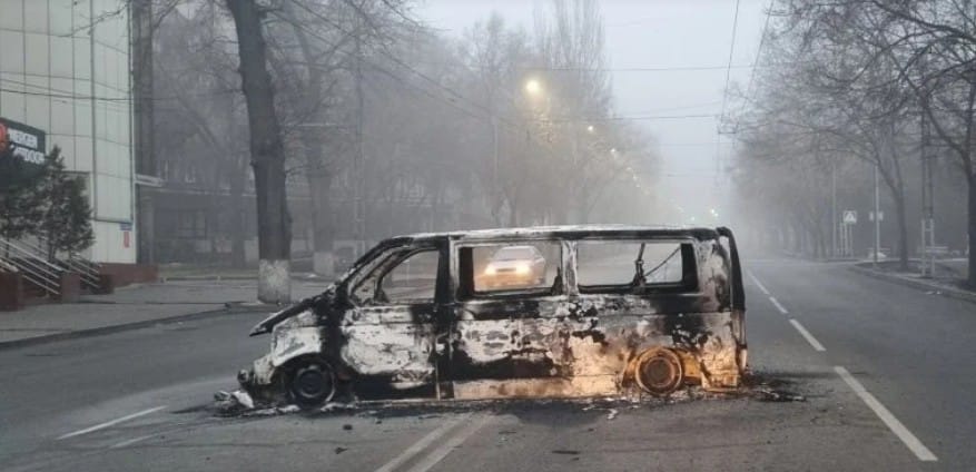 Экс-министра обороны Казахстана могли осудить за отказ исполнить устный приказ президента стрелять по протестующим — политолог