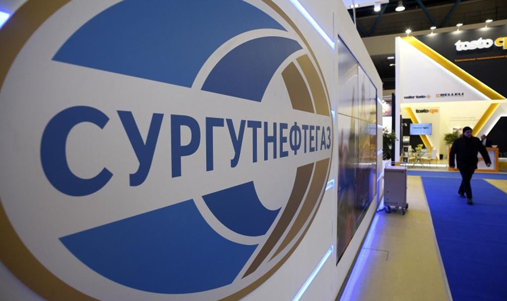 «Досье»: Друзья Путина контролируют «Сургутнефтегаз», на счетах компании — больше 4 трлн рублей. Эти средства могут принадлежать Путину