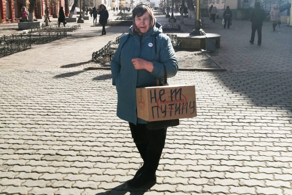 «Думала, у нее ребенок-инвалид и не посадят, а с хера ли не посадят?» Сына активистки Филоновой не отпустили из детдома на суд к матери