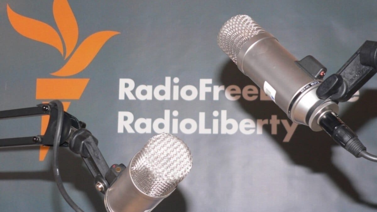 «Вот Так»: В Москве возбудили уголовное дело о «фейках» про ВС РФ за участие в стрит-токе «Радио Свобода»