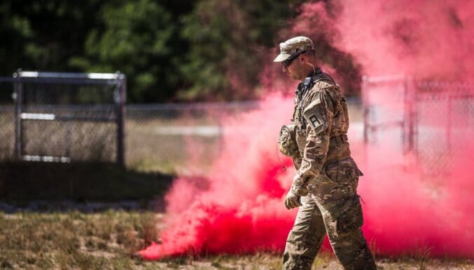 Латвия вернула обязательную военную службу