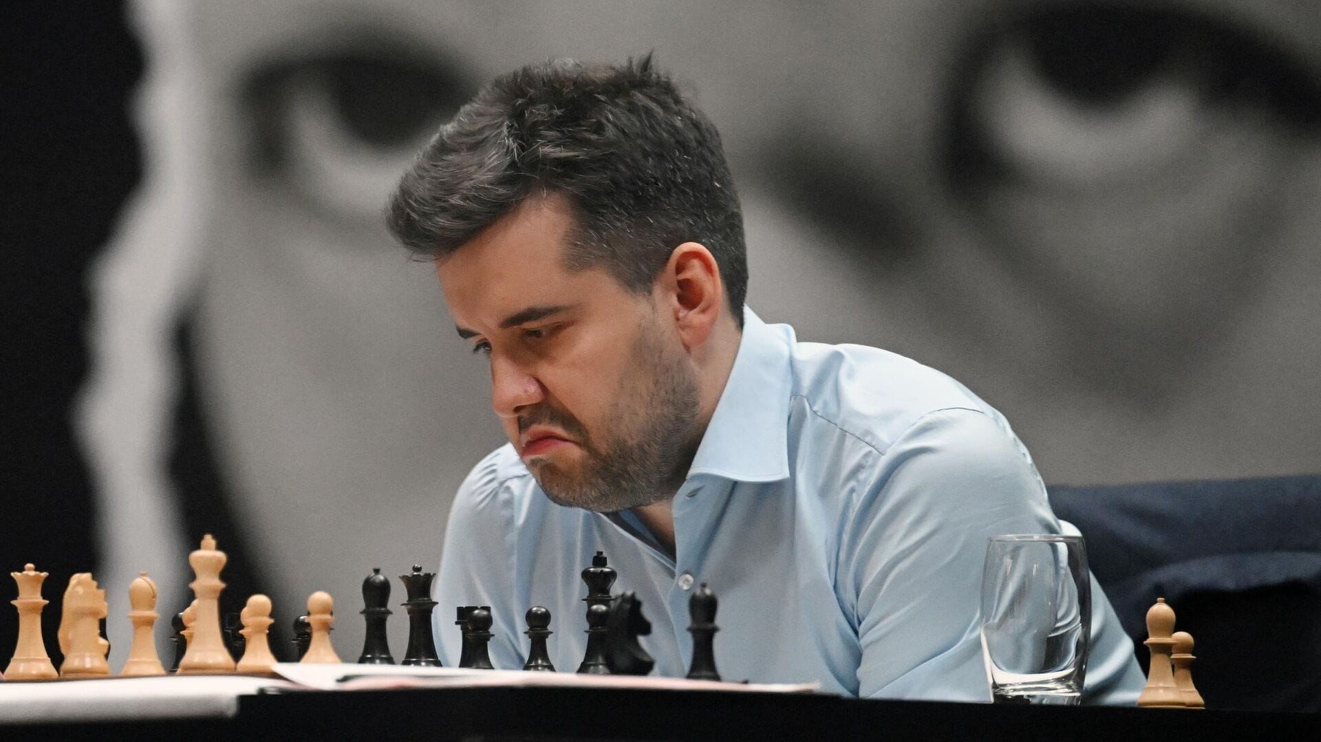 Ян Непомнящий сдался китайскому шахматисту в 12-й партии ЧМ. Общий счет за все сыгранные партии — 6:6