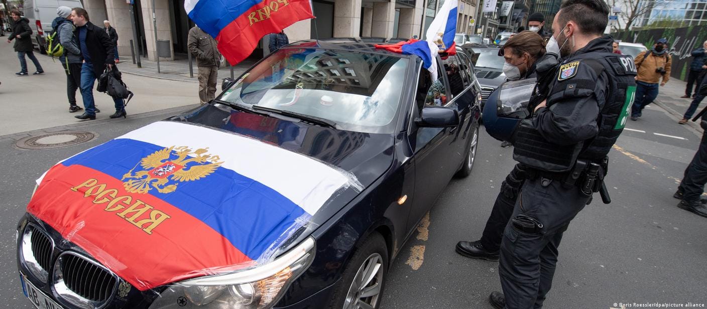 Берлинский суд разрешил демонстрацию российской символики на акции 9 мая. Это решение будет обжаловано