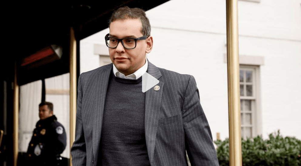 Прокуратура США предъявила обвинения республиканцу Сантосу. Он лгал, что он еврей, что мать умерла 11 сентября, а бабушка — жертва Холокоста