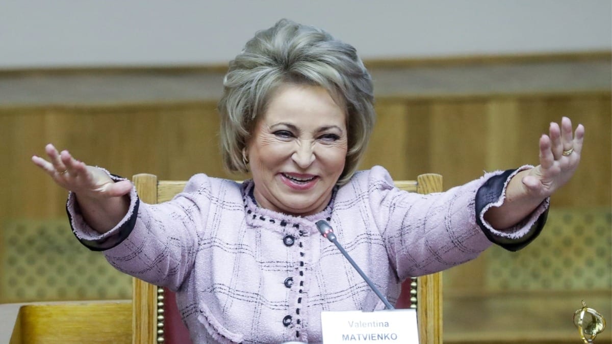 Матвиенко призвала молодежь рекламировать жизнь в селах. Ее сын владеет квартирой в элитном доме в Петербурге, а невестка отдыхает в Марокко