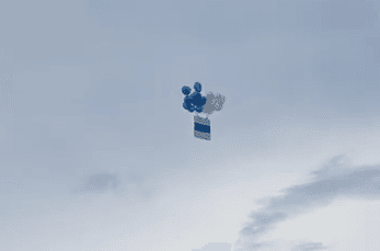 Shot: В Москве задержали супружескую пару за запуск шаров с бело-голубым флагом