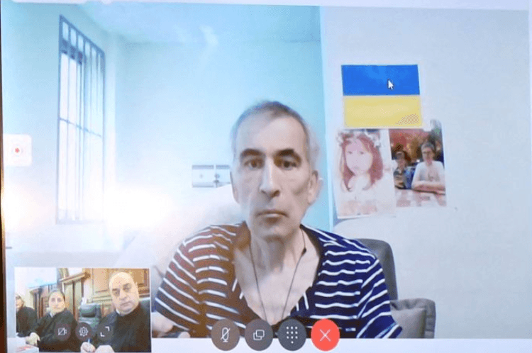 «Он продолжает терять вес и идет к летальному исходу». Брат Саакашвили рассказал о его состоянии