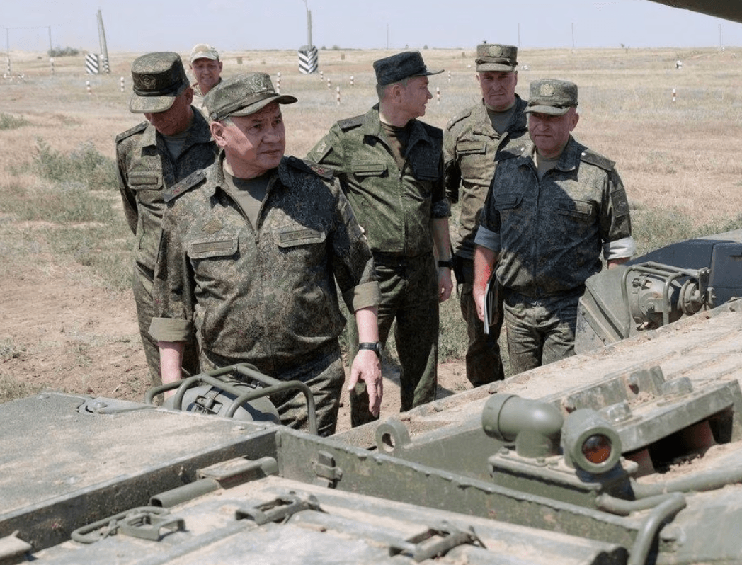 Минобороны показало видео с Шойгу в Ростовской области через две недели после мятежа Пригожина. Когда оно снято, неизвестно