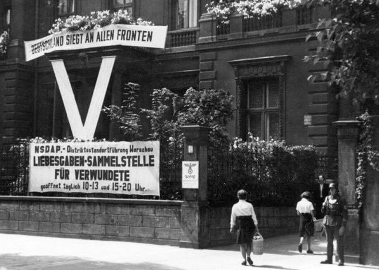 Учительница провела экспертизу комментария о том, что символ V использовали нацисты, и нашла «лингвистические признаки дискредитации ВС РФ»