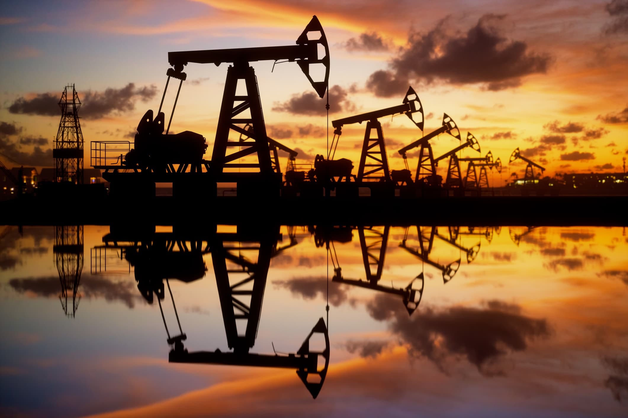 МЭА: Россия в июле увеличила доходы от продажи нефти при сокращении ее экспорта