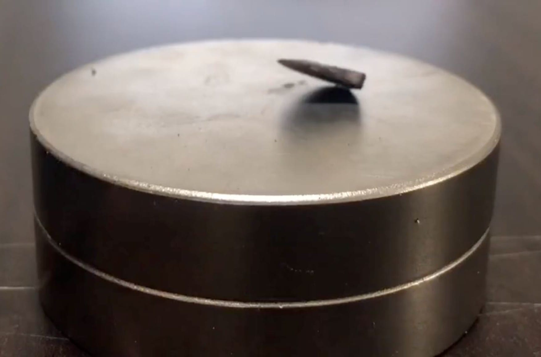 «Обнаружение» южнокорейскими учеными сверхпроводимости при комнатной температуре и атмосферном давлении было ошибочным — Nature