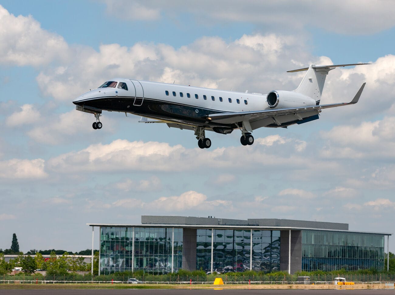 Baza: По делу о крушении самолета Пригожина допросят пилота частных джетов