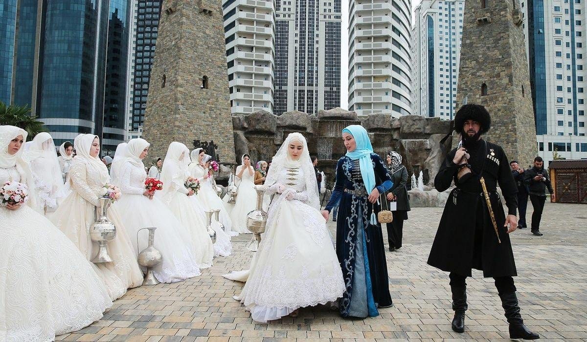 «Калым в 50 тысяч рублей, а также чай, сахар, баран остаются неизменными». В Чечне утвердили нормы проведения свадеб без излишеств