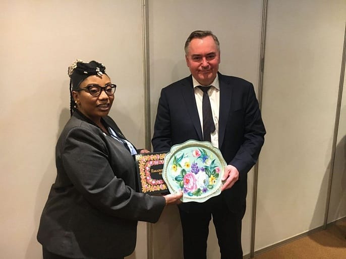 Красят избирателю ноготь и запрещают съемку. Член ЦИК Шутов съездил в Зимбабве понаблюдать за выборами и перенять опыт