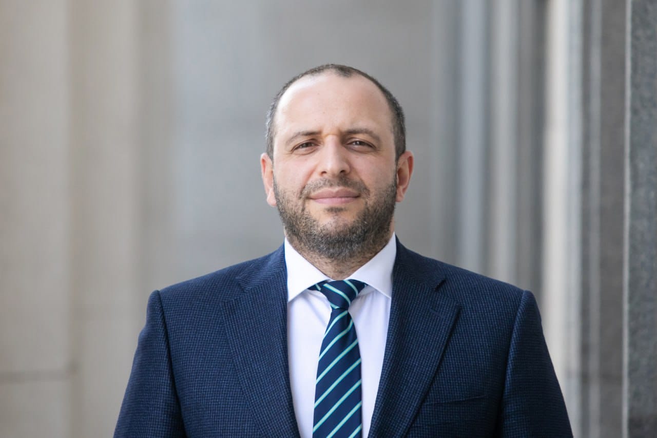 Зеленский отправил в отставку министра обороны Украины Алексея Резникова. Его место займет Рустем Умеров