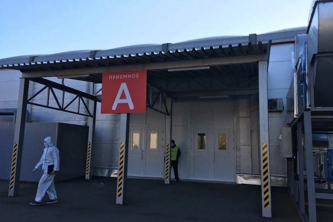 В России растет число заражений ковидом, в Москве заново открыли «ковидарии», Роспотребнадзор предупреждает о возвращении ограничений