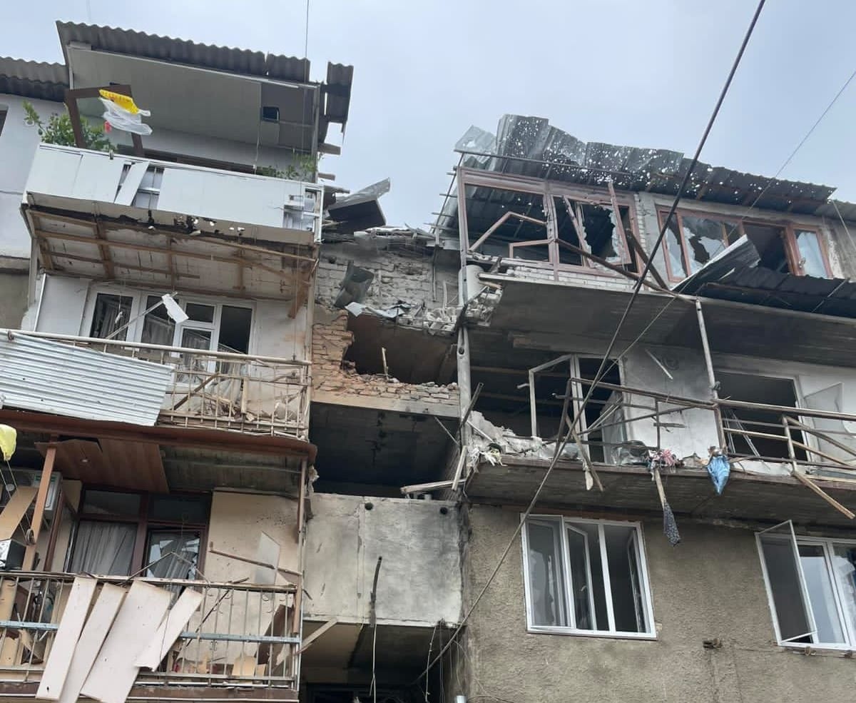 В результате азербайджанских обстрелов погибли два мирных жителя, ранены 11 человек, в том числе 8 детей — омбудсмен