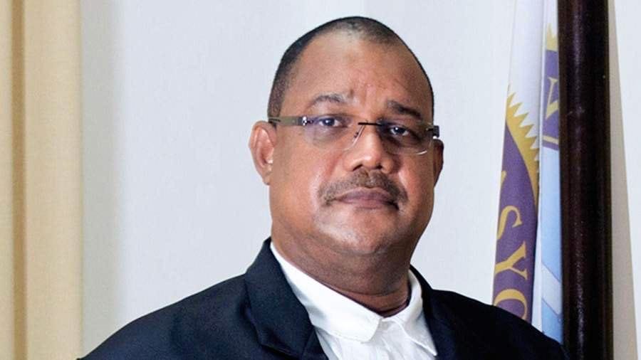 Лидера оппозиции Сейшел обвинили в колдовстве. Его имя было в телефоне подозреваемого в сатанизме, задержанного с камнями и бутылочками