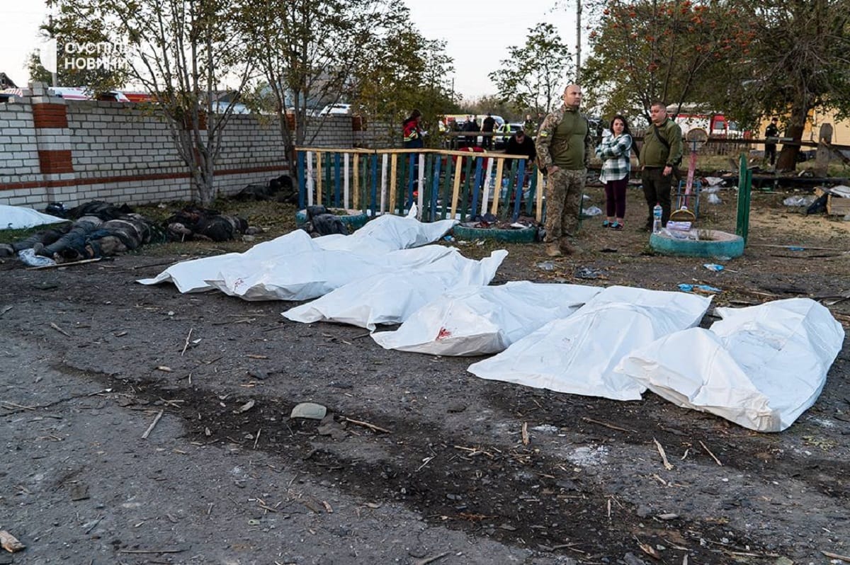 Во время поминок по военному в селе Гроза Харьковской области, куда попала ракета, погиб его сын со своей молодой женой